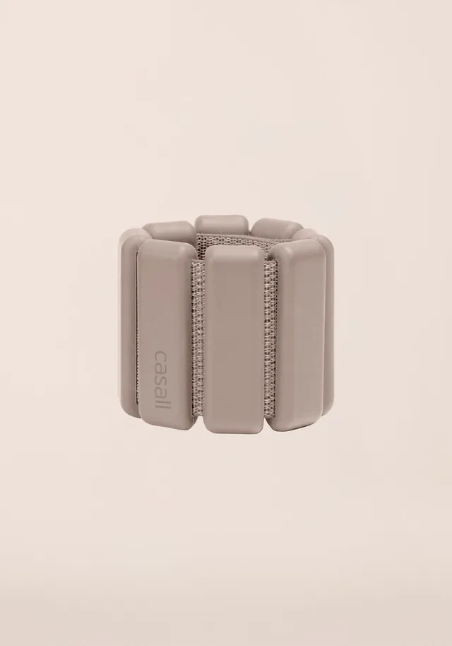 Casall Define Wrist Weight 0,5 kg pesi polso cashmere chiaro regolabili