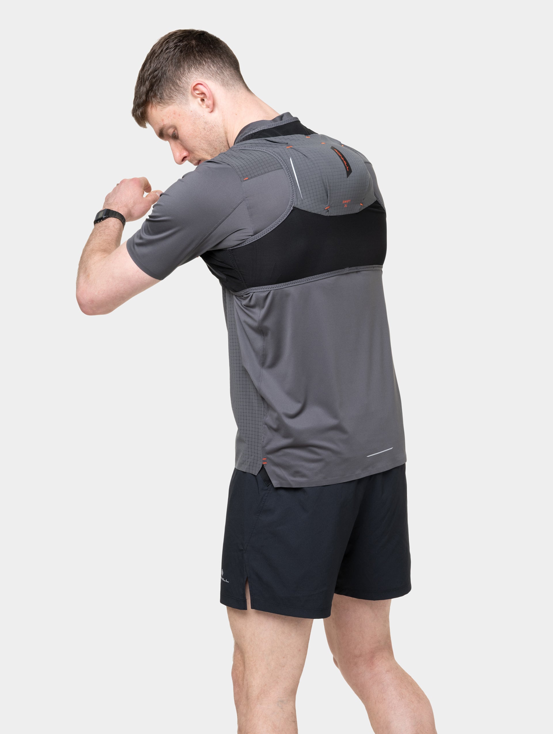 Ronhill Swift 2L gilet running nero 2x250ml traspirante