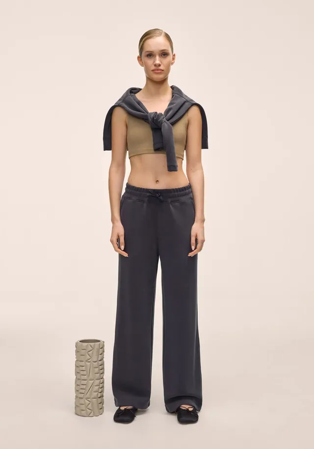 Casall Peachy Straight Leg Jogger Almost Black modal