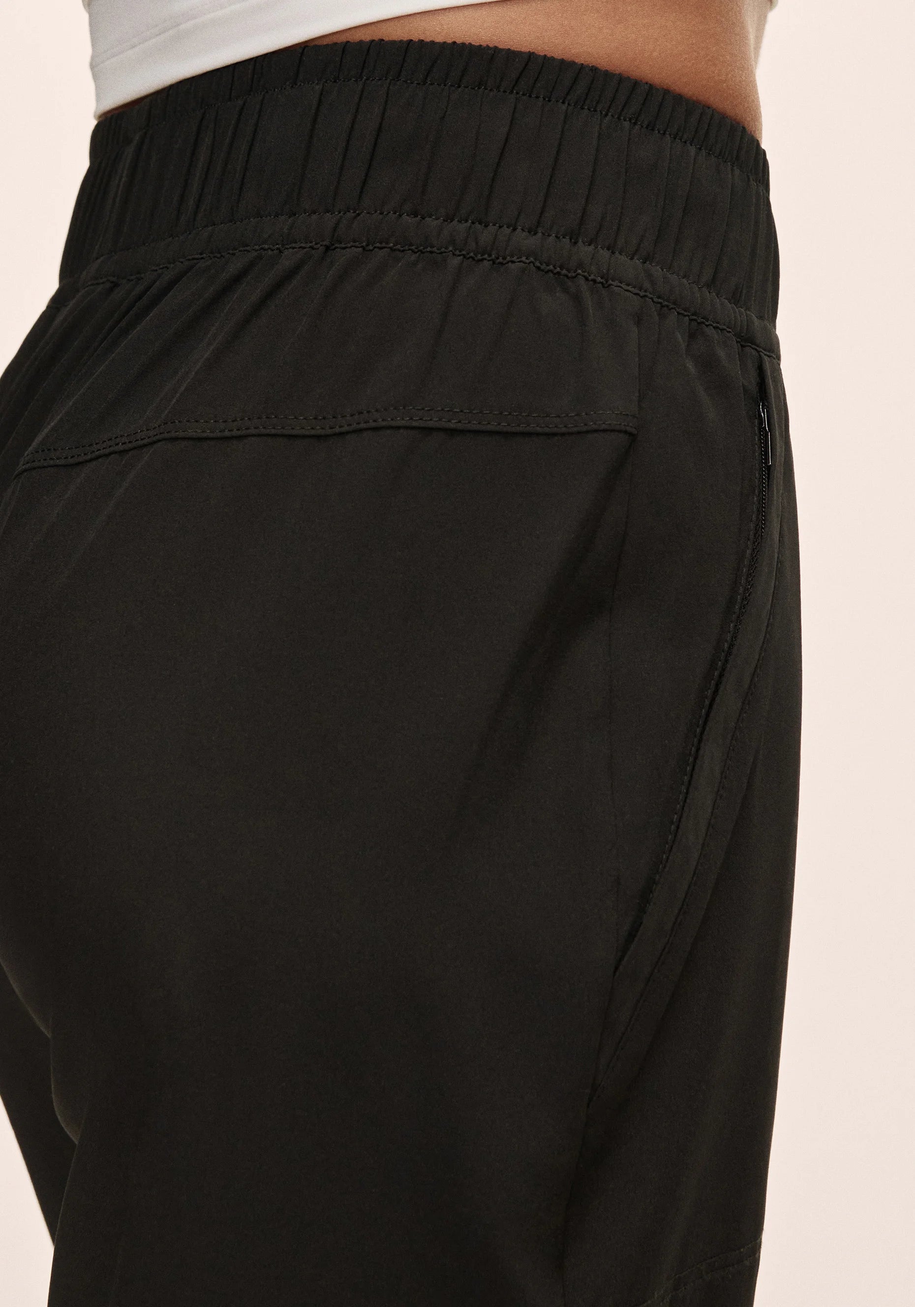 Casall Everywhere Woven Pant pantaloni neri vita alta