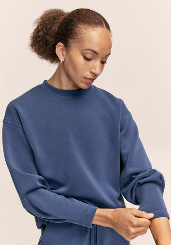 Casall Peachy Crew Neck felpa blu shadow morbida