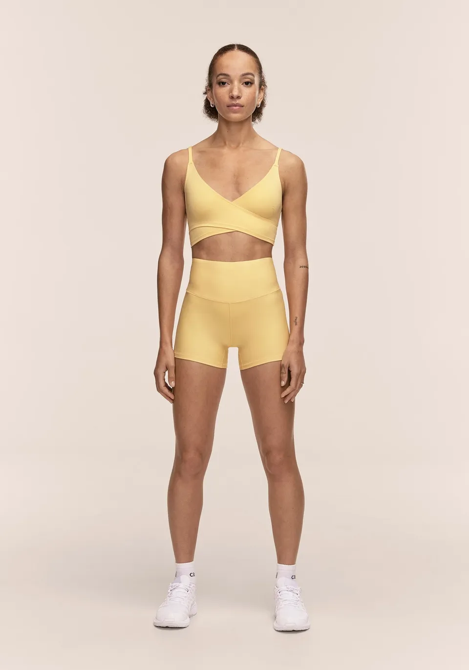 Casall Ultra High Waist hot pants soul yellow shaping allenamento