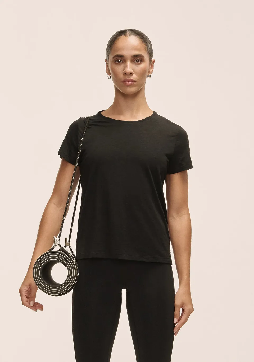 Casall Soft Texture Tee maglietta nera Tencel vestibilità regolare