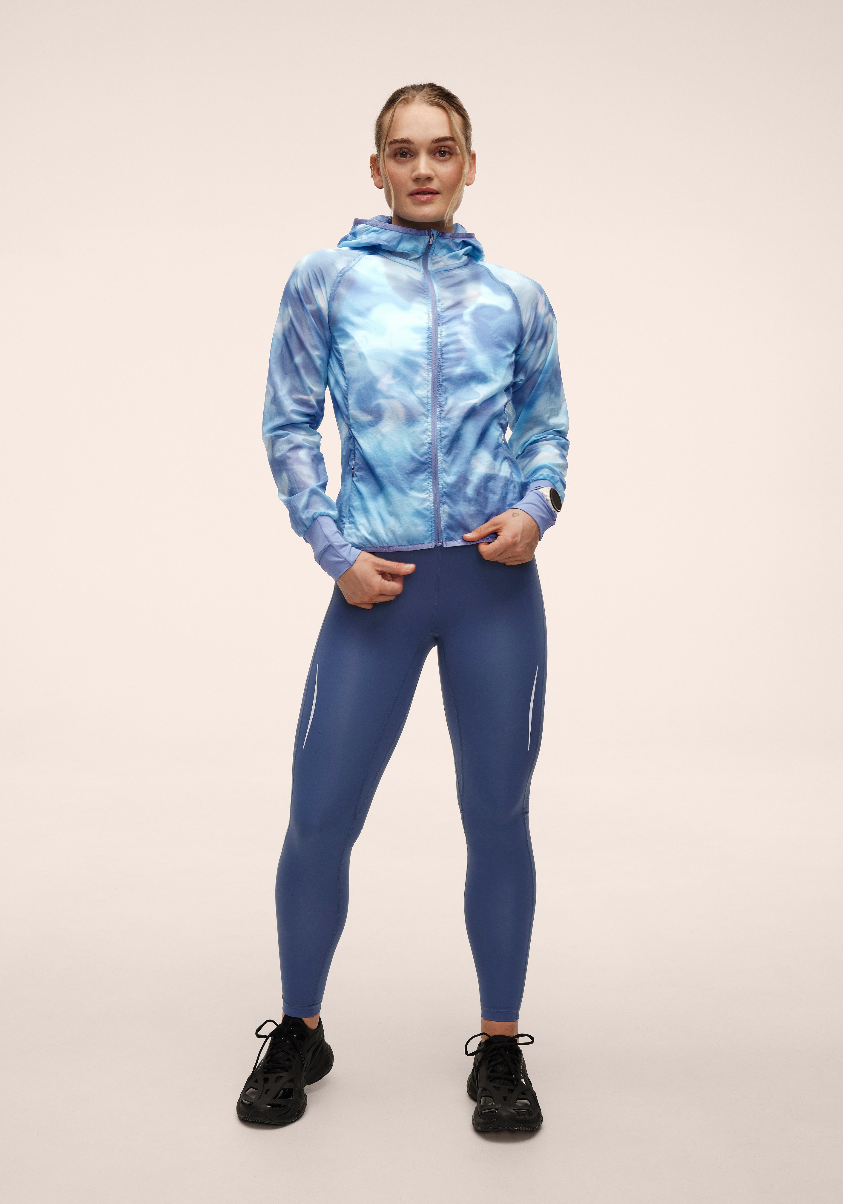 Casall Breeze Printed giacca running blu traspirante