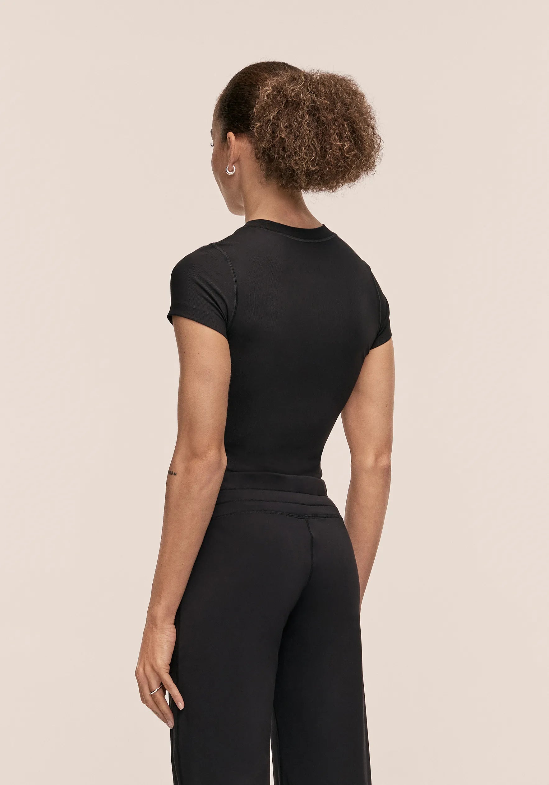 Casall Defined Rib Tee t-shirt training Black elasticizzata