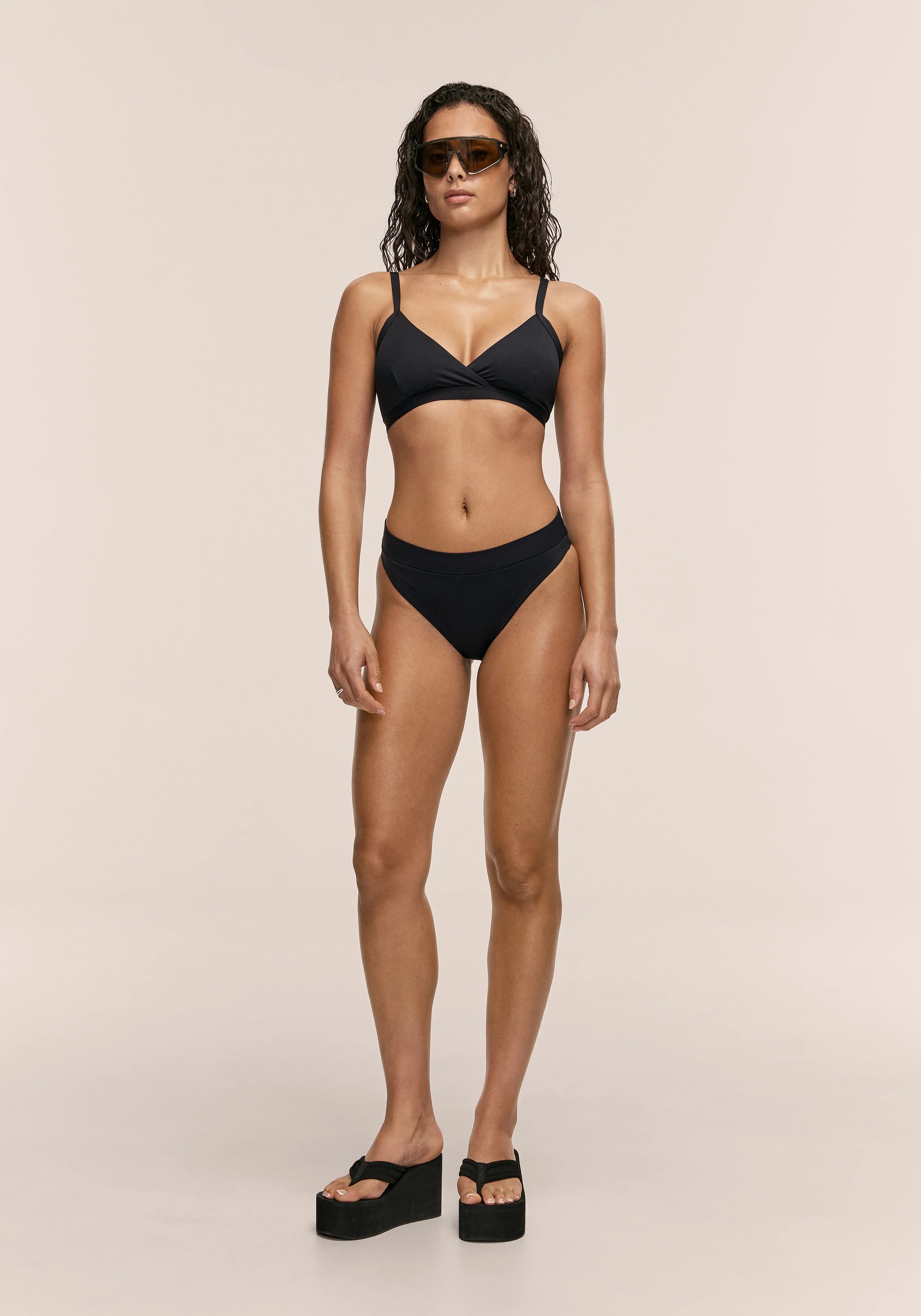 Casall Overlap Bikini Top top bikini nero incrociato