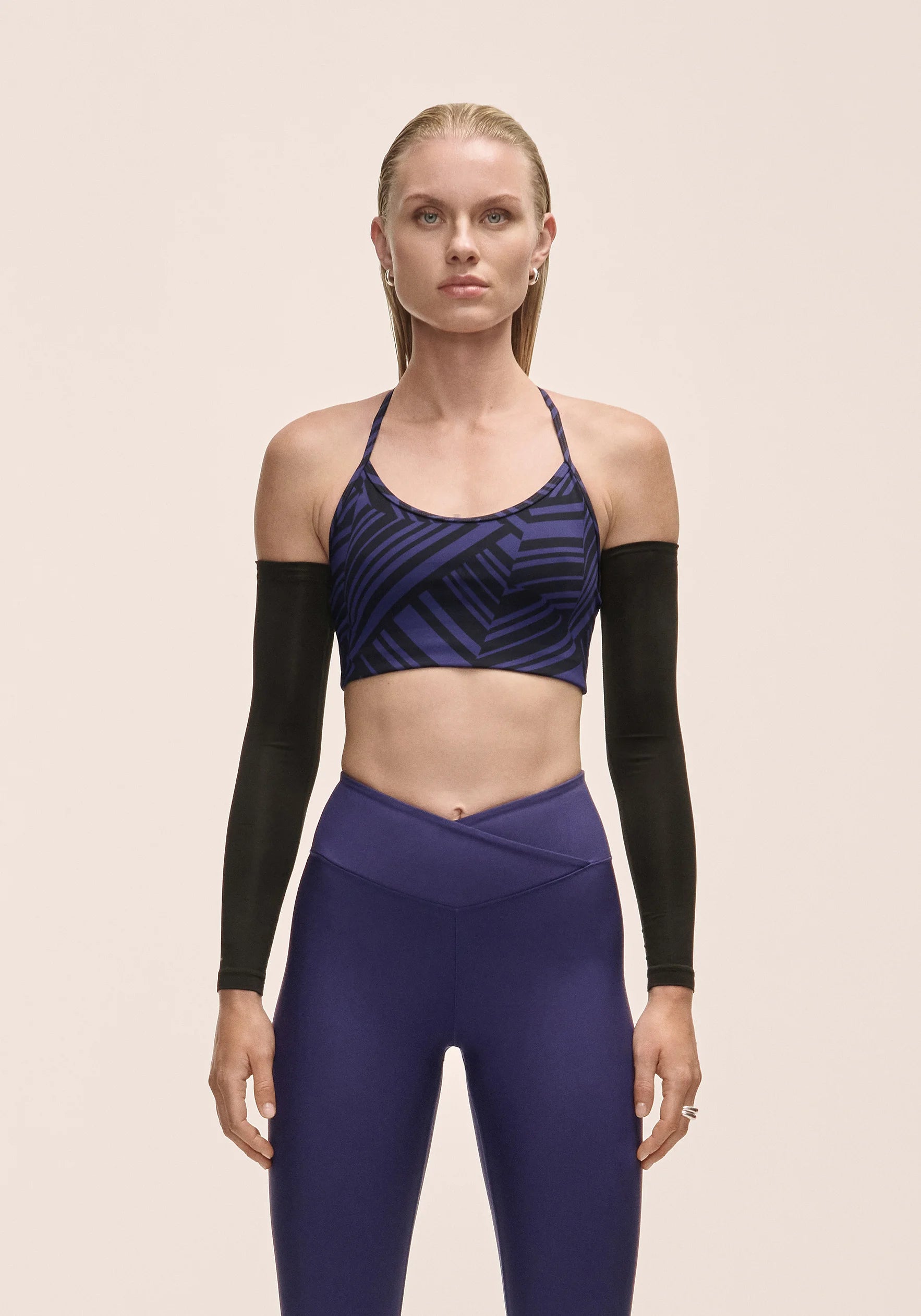 Casall Sleek Strappy reggiseno sportivo Vivid Purple medio sostegno