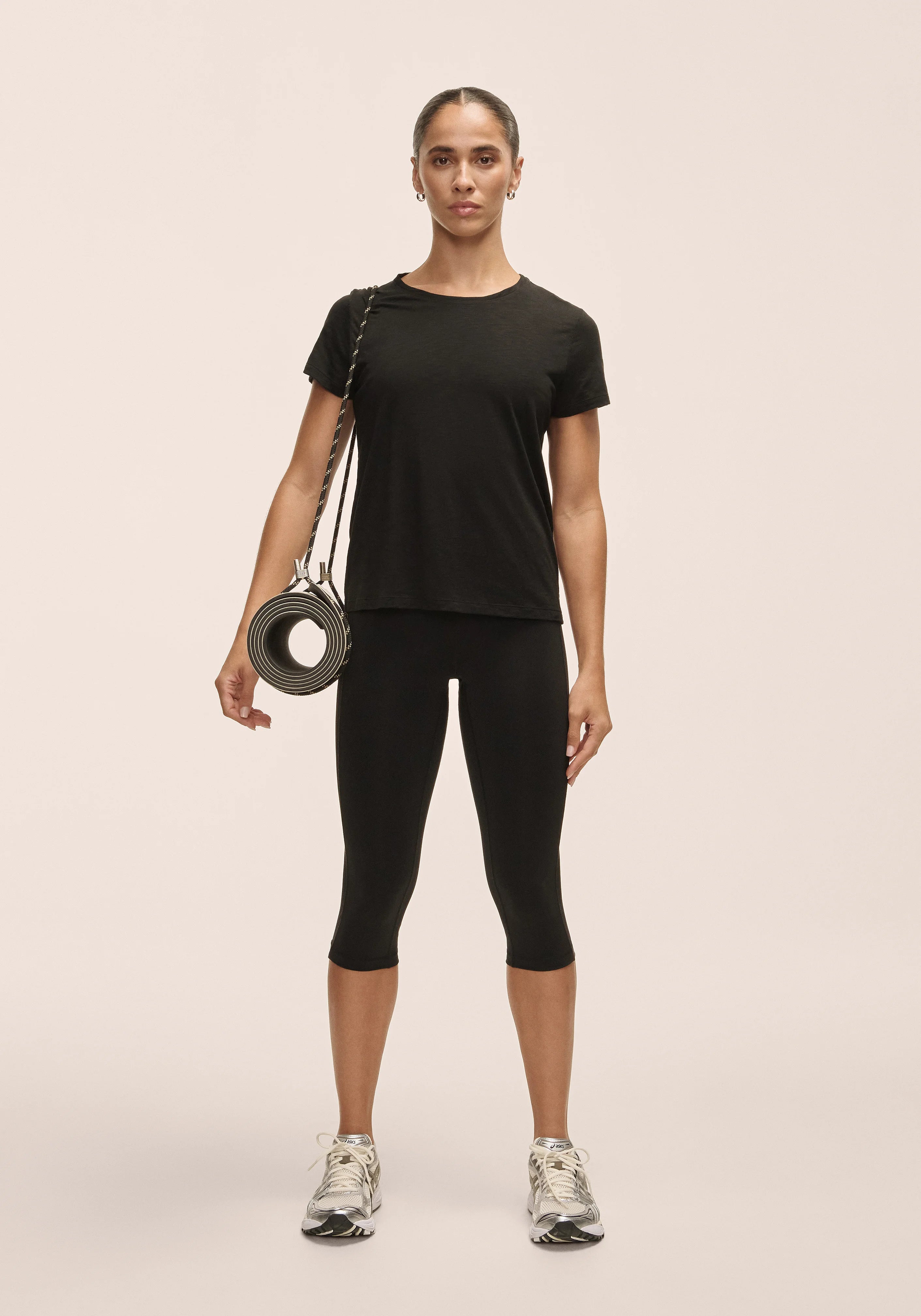 Casall Soft Texture Tee maglietta nera Tencel vestibilità regolare