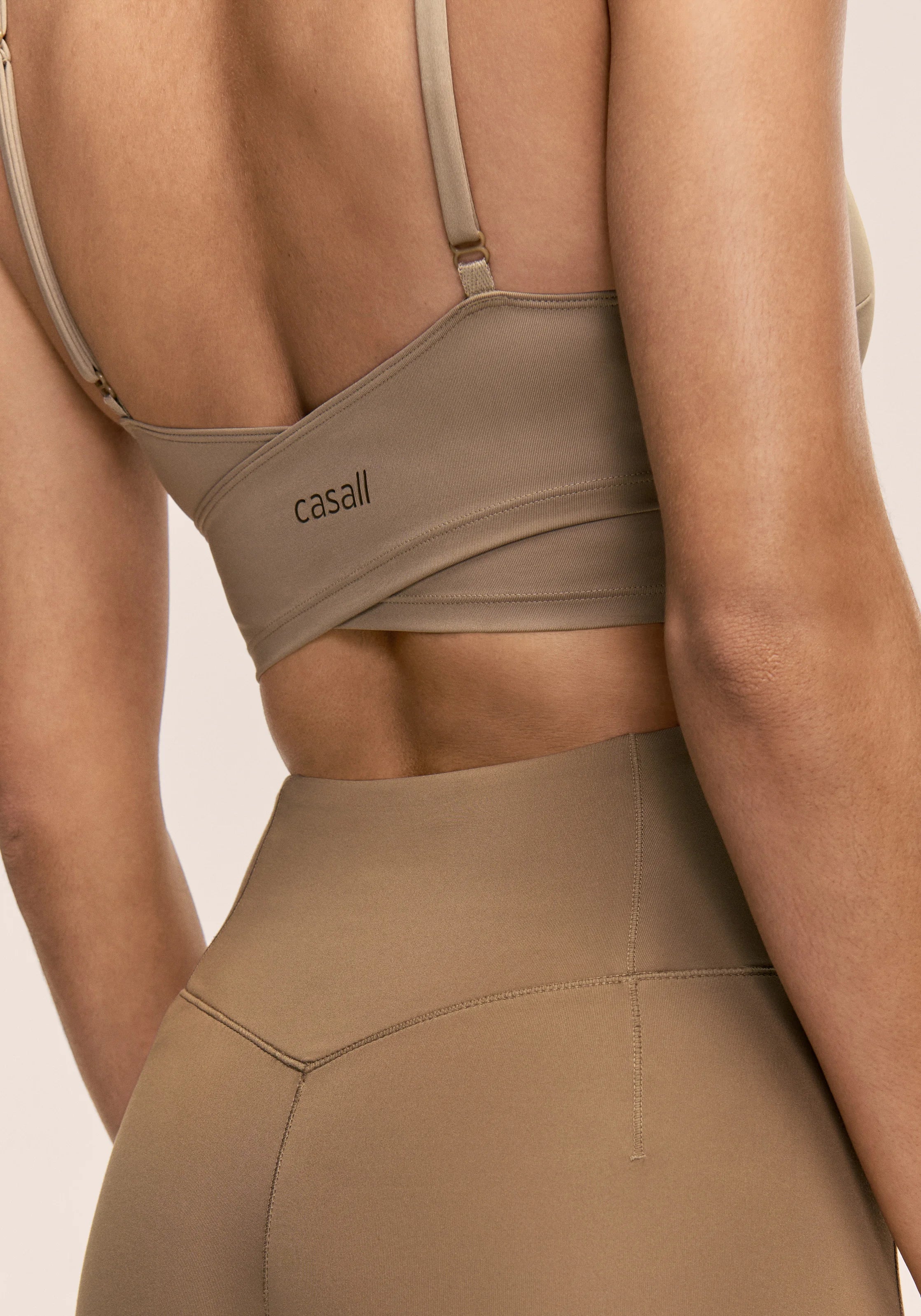Casall Cross Overlap top sportivo khaki chiaro traspirante