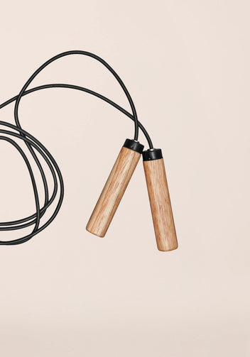 Casall Jump Rope Wood corda per saltare Natural Black