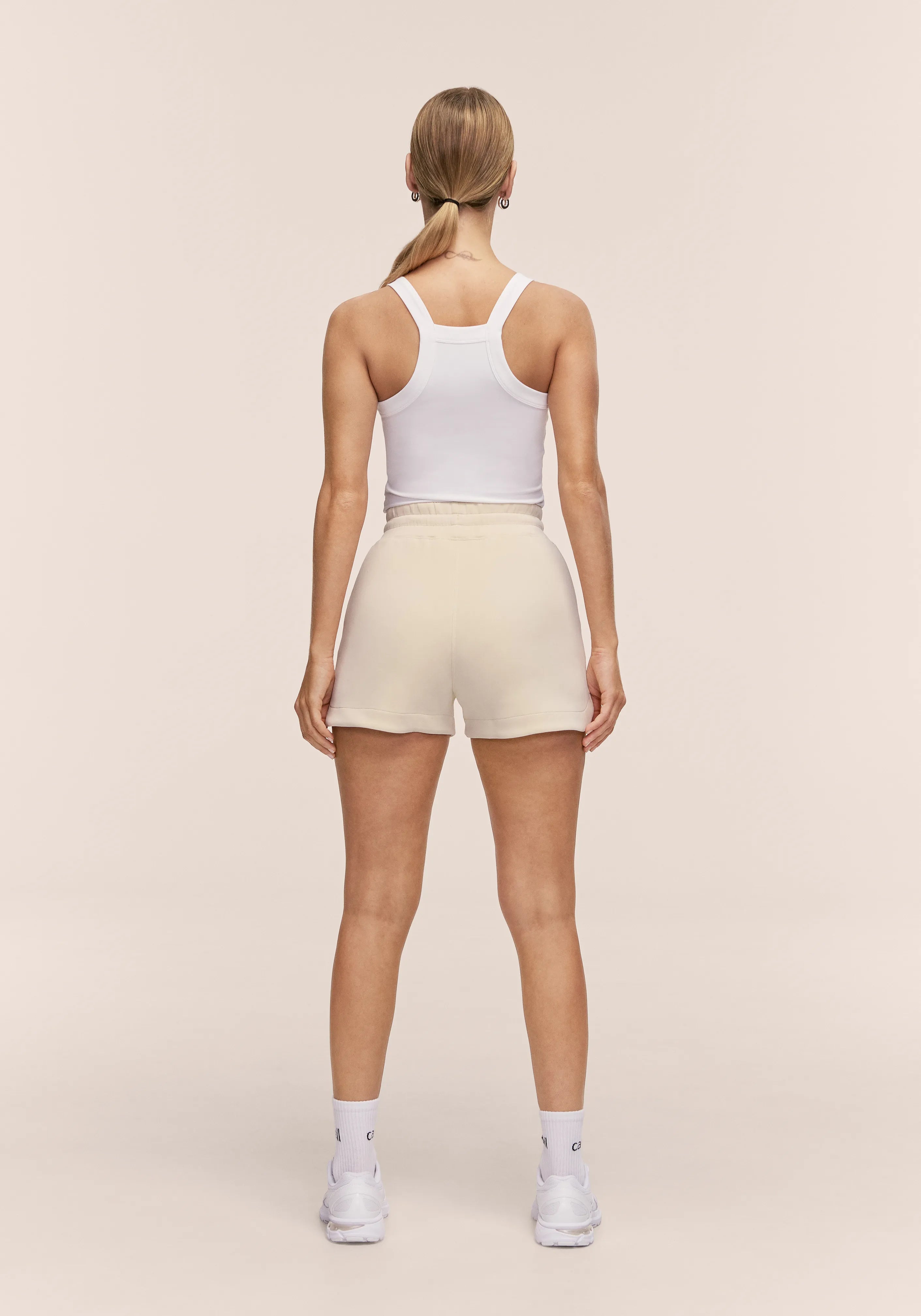 Casall Peachy Shorts pantaloncini lamb white morbidi