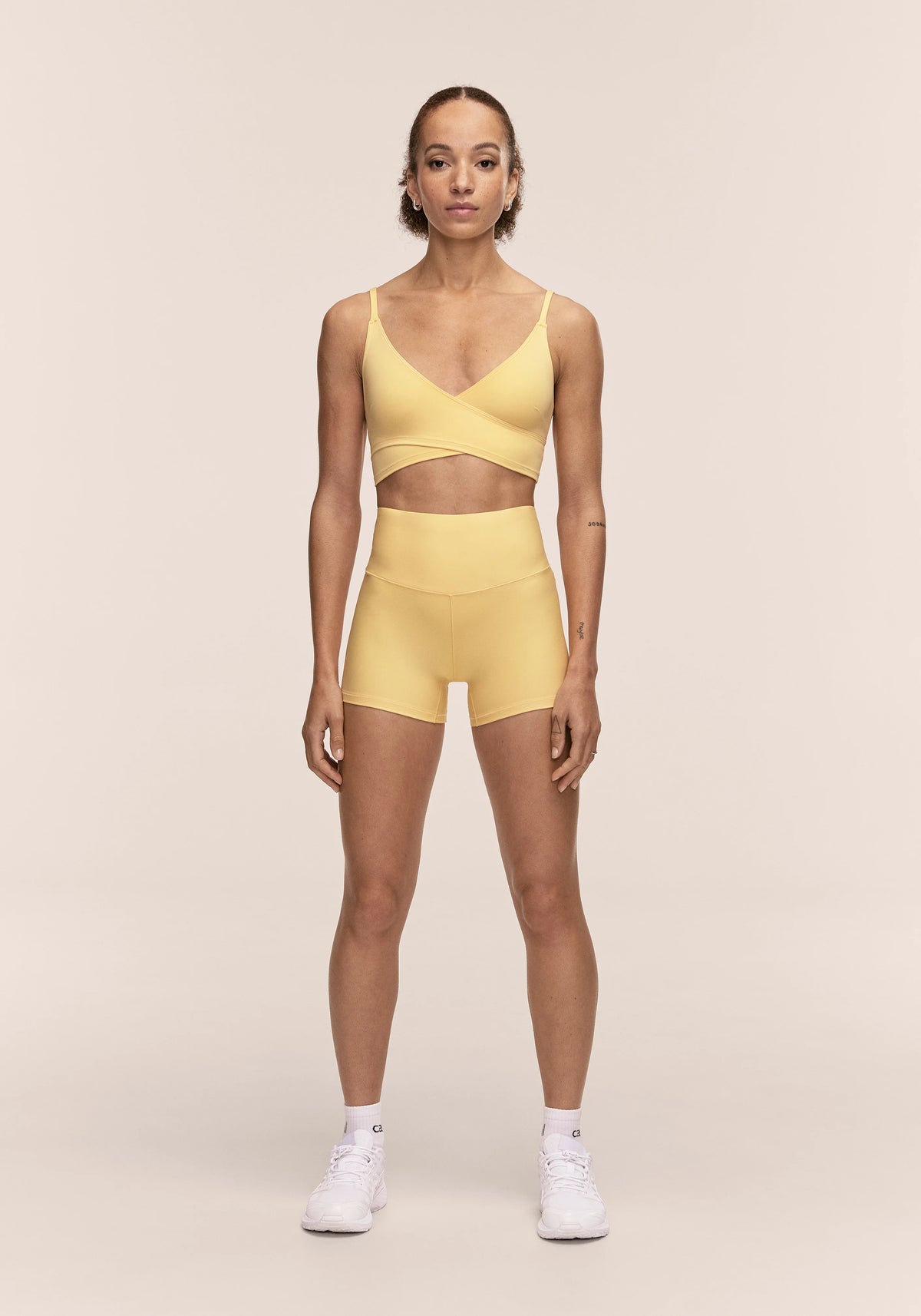 Casall Ultra High Waist hot pants soul yellow shaping allenamento