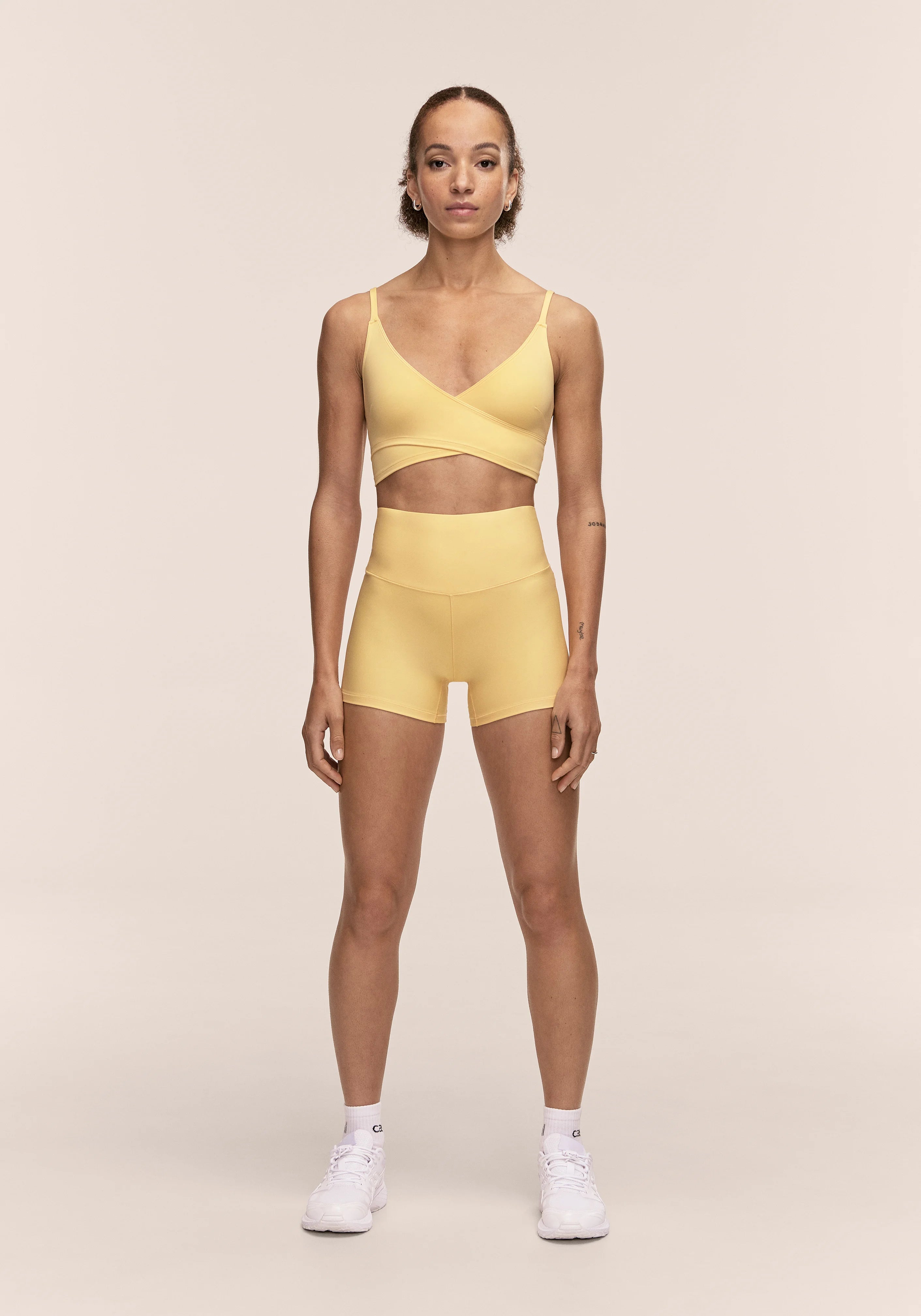 Casall Ultra High Waist hot pants soul yellow shaping allenamento