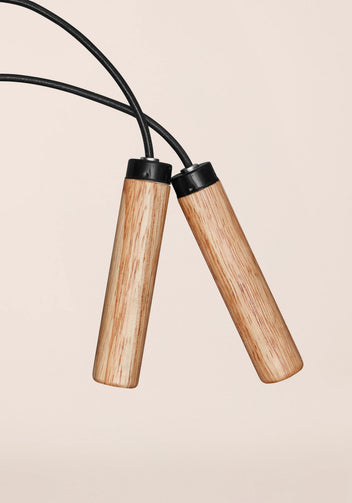 Casall Jump Rope Wood corda per saltare Natural Black