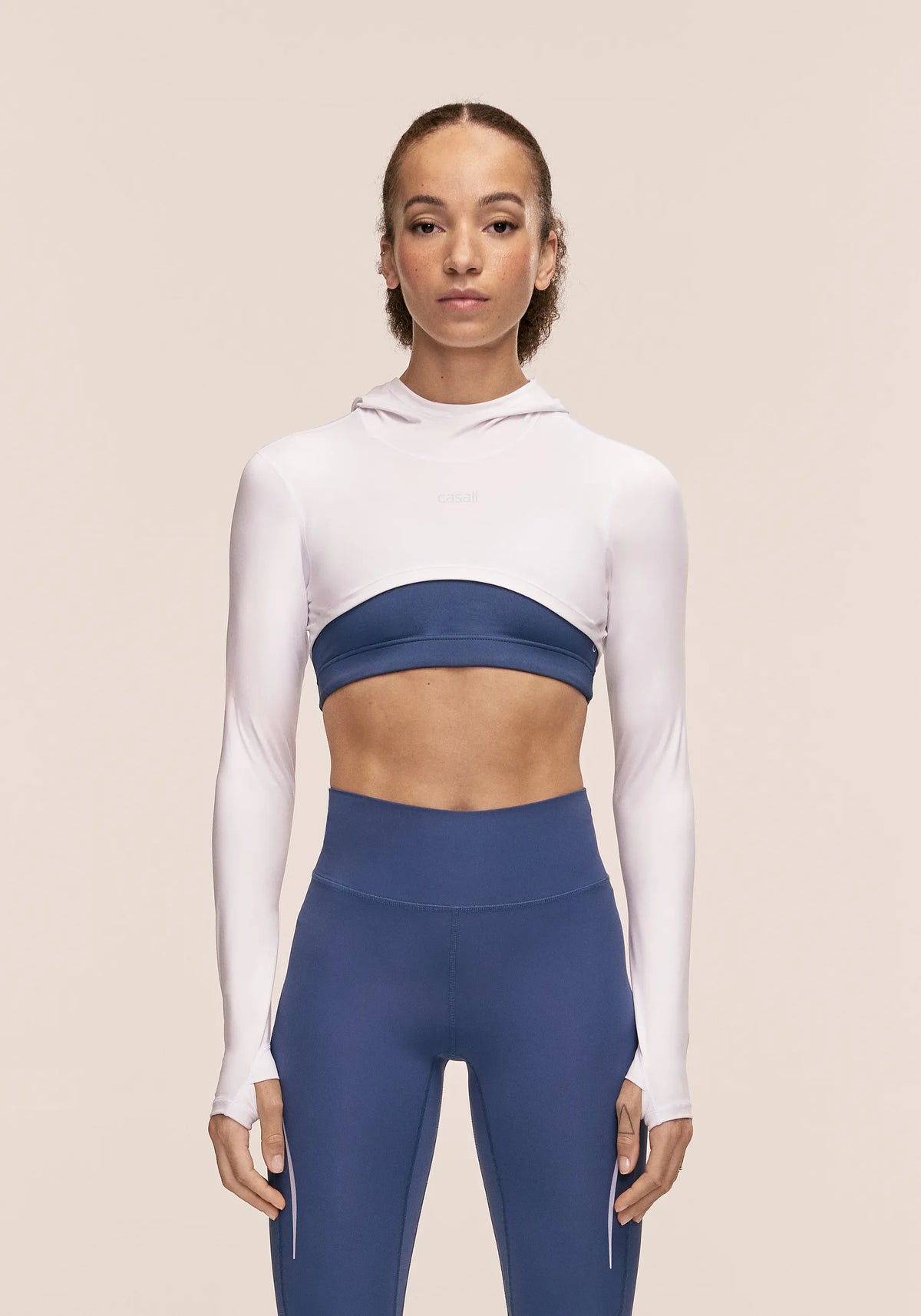 Casall Neat Cropped Pony Tail felpa training bianca cappuccio