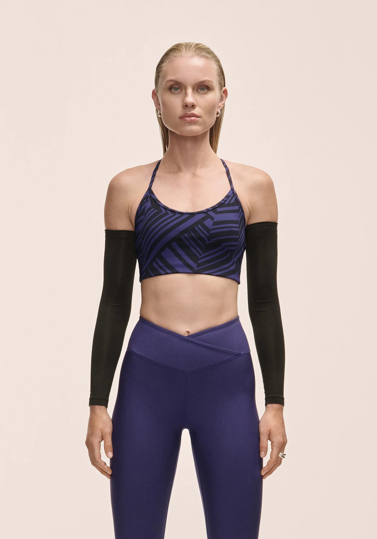 Casall Sleek Strappy reggiseno sportivo Vivid Purple medio sostegno