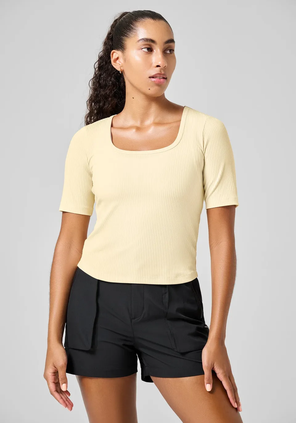 Casall Scoop Rib Tee t-shirt Milky Vanilla elasticizzata