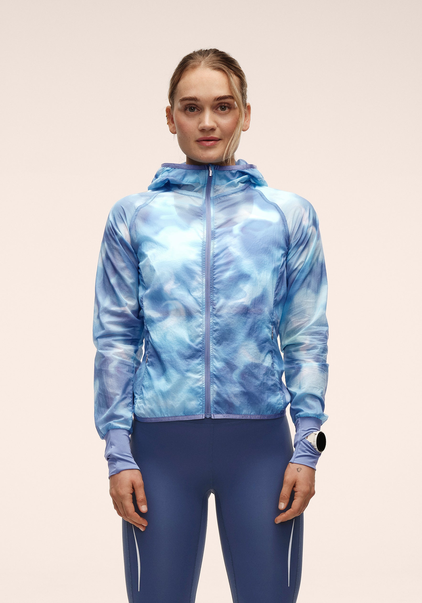 Casall Breeze Printed giacca running blu traspirante