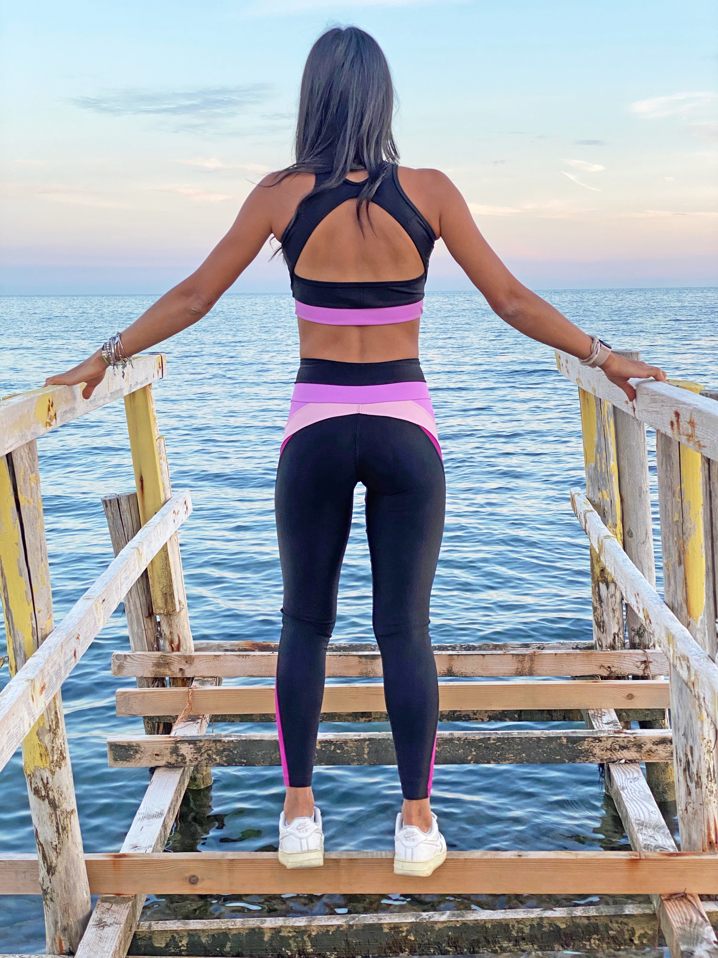 VB Top sportivo nero e lilla con coppe estraibili