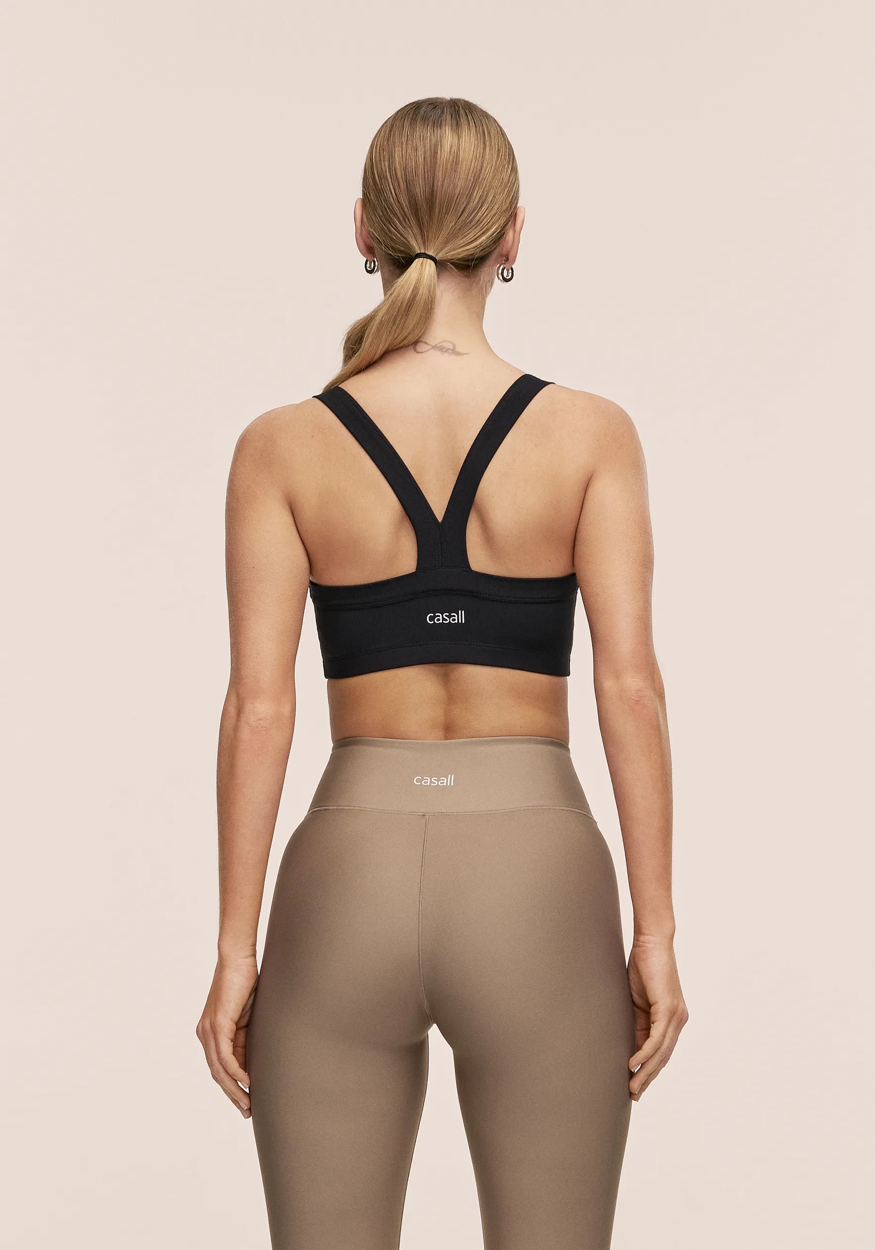 Casall Defined Rib Sport Top sportivo nero costine