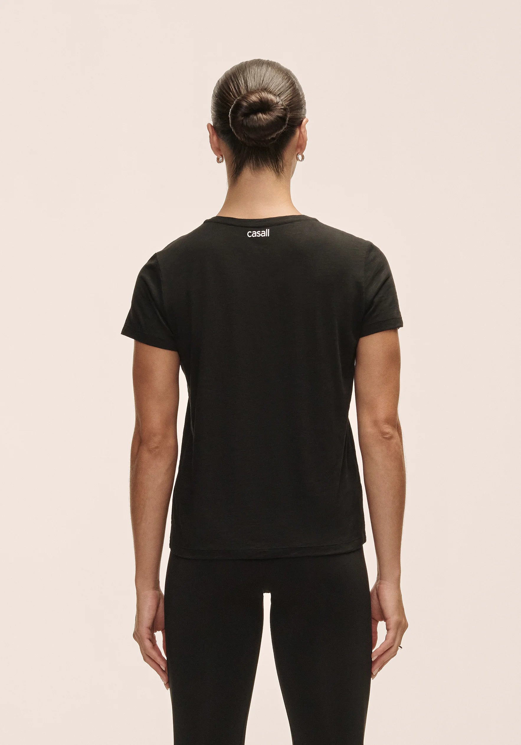 Casall Soft Texture Tee maglietta nera Tencel vestibilità regolare