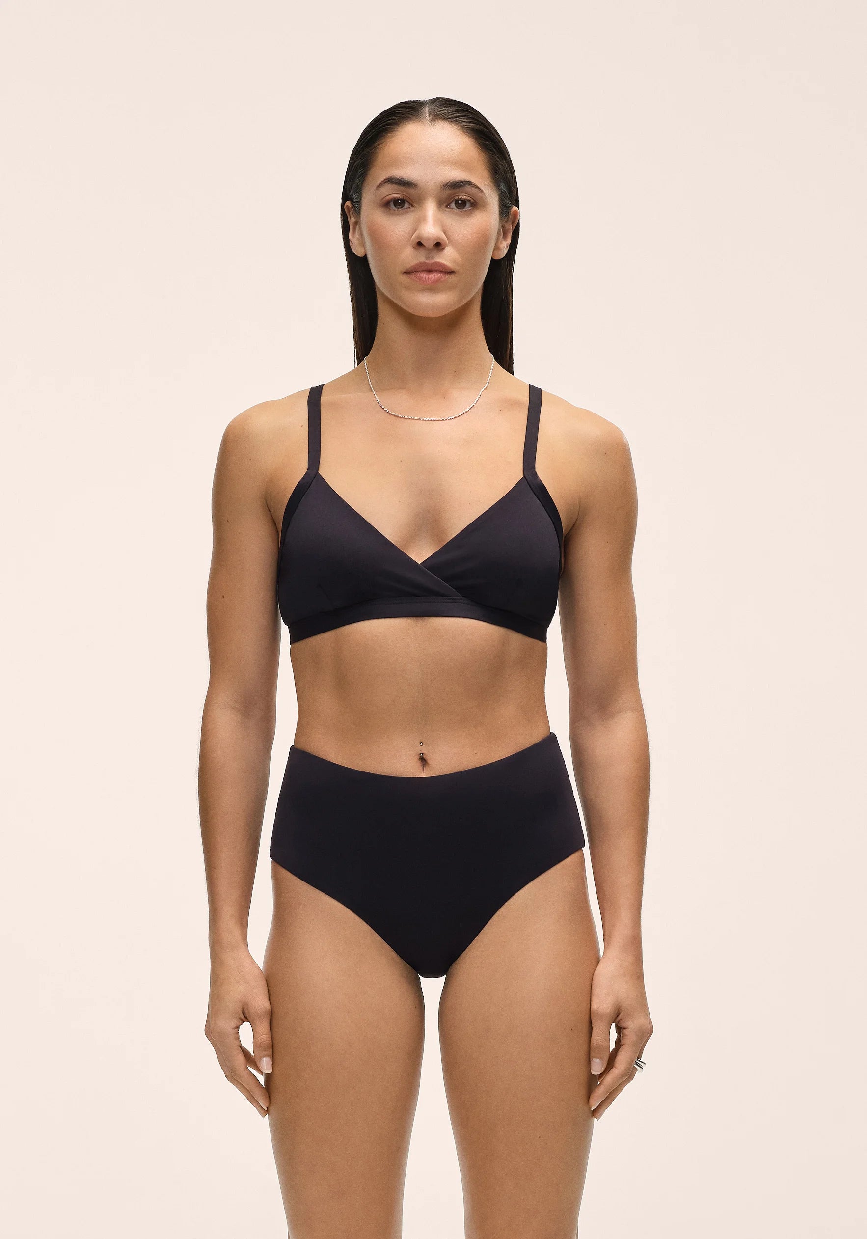 Casall Overlap Bikini Top top bikini nero incrociato