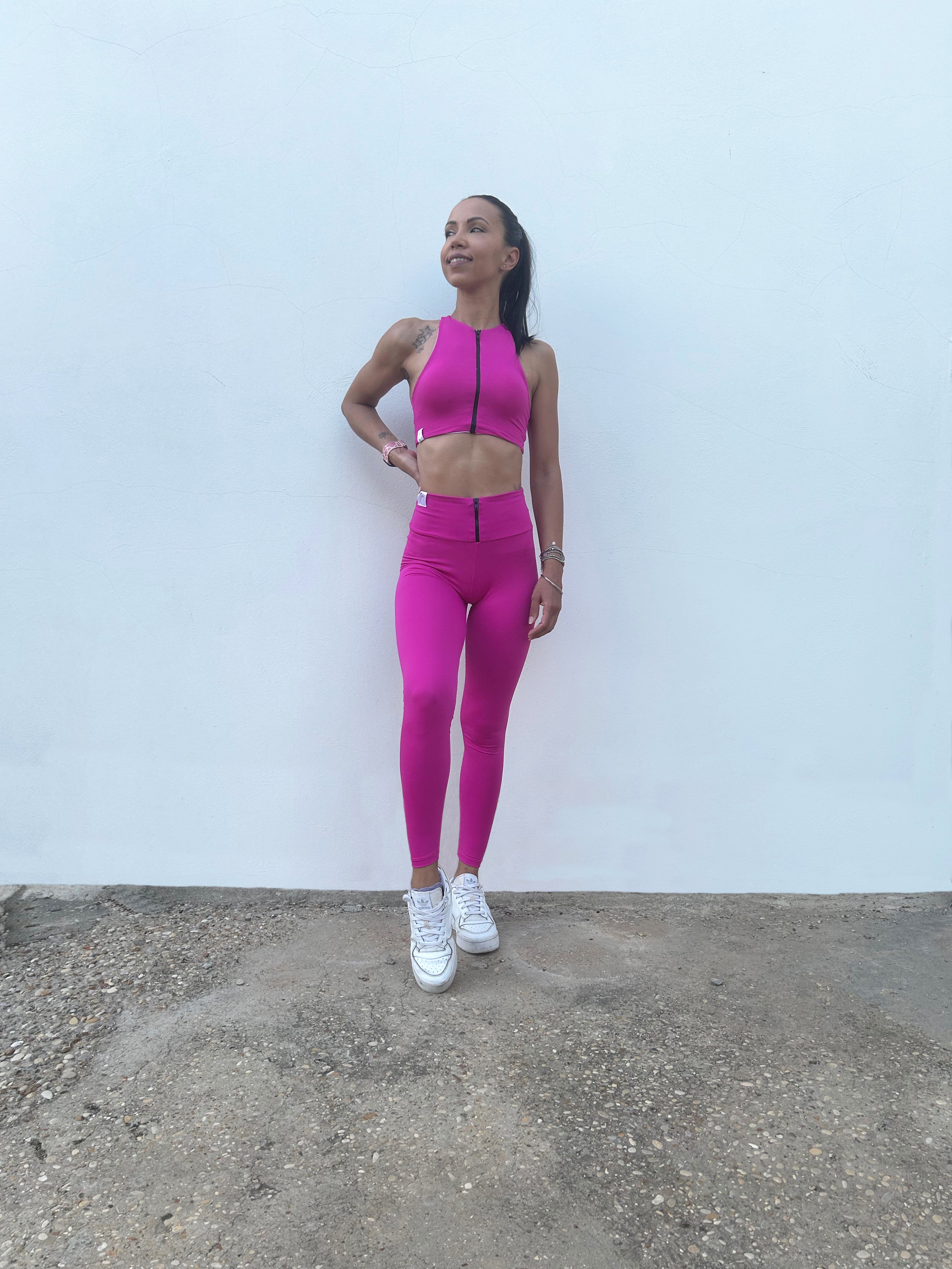 VB Glam top sportivo con zip e coppe