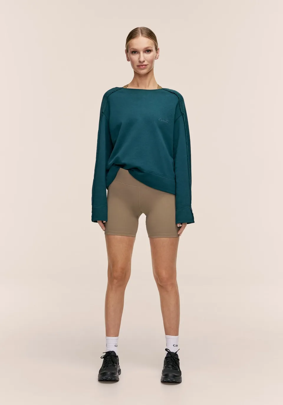 Casall Essential Regular Waist Biker shorts Light Khaki traspiranti