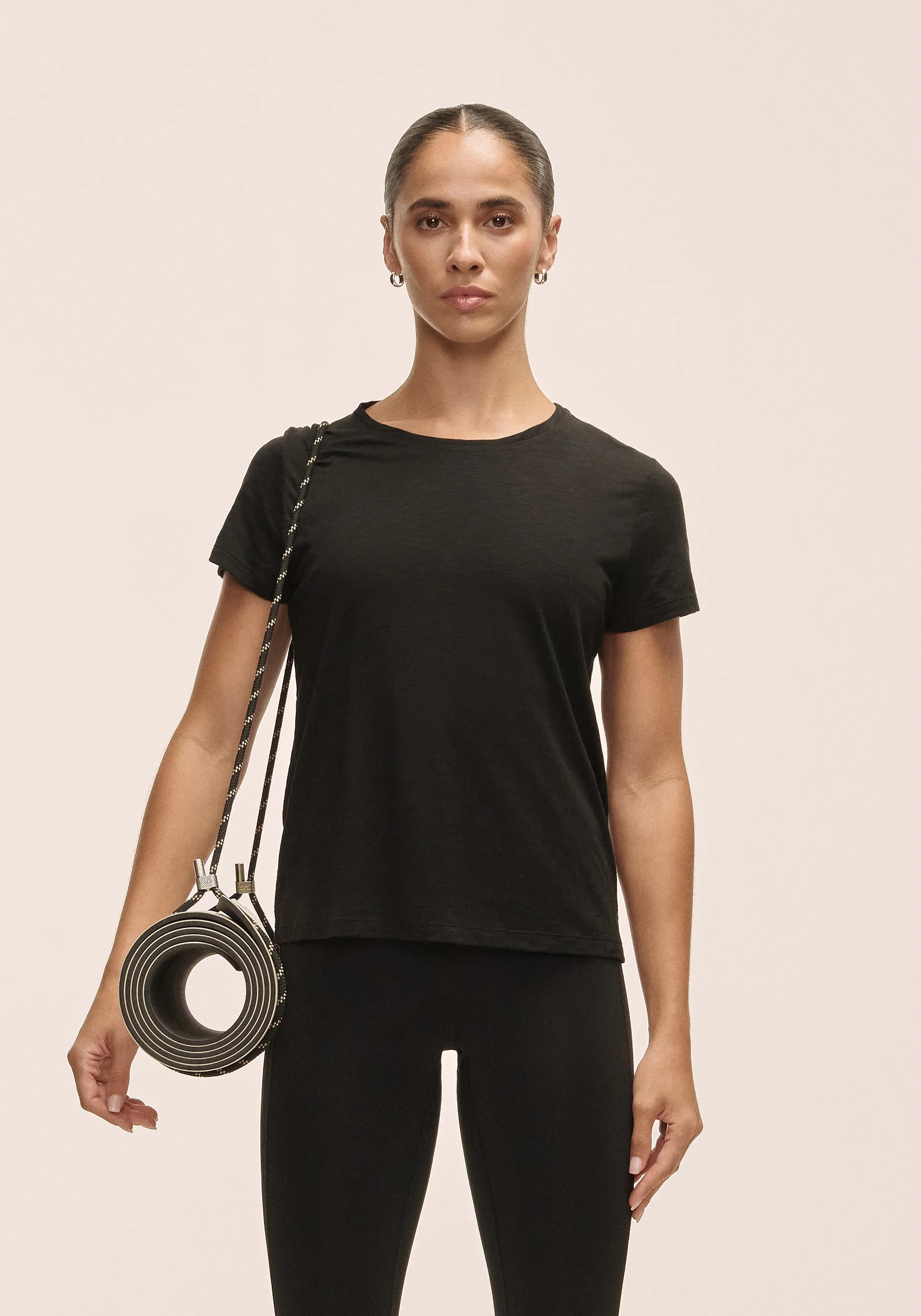 Casall Soft Texture Tee maglietta nera Tencel vestibilità regolare