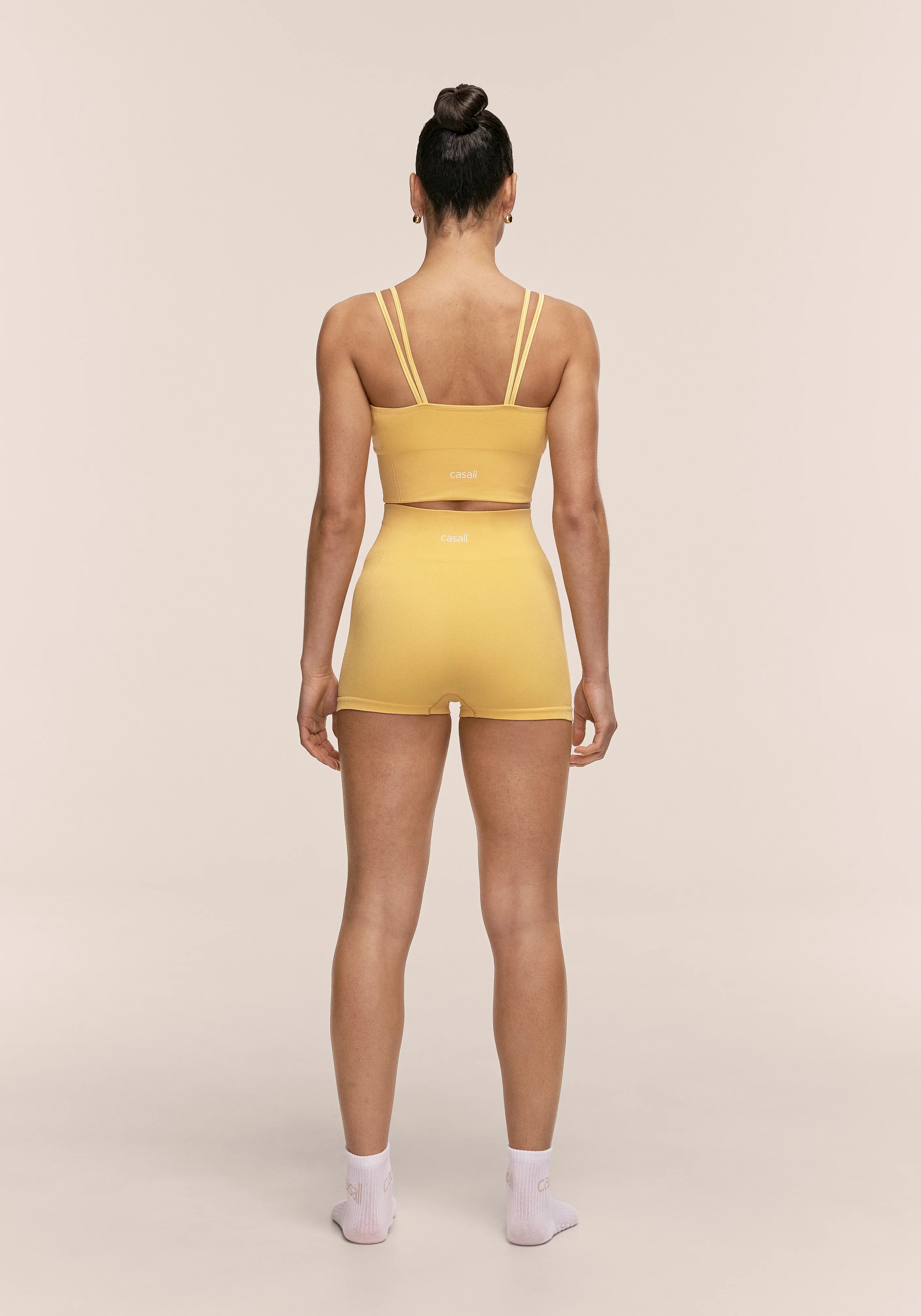 Casall Shiny Seamless Rib Hotpants giallo soul yoga