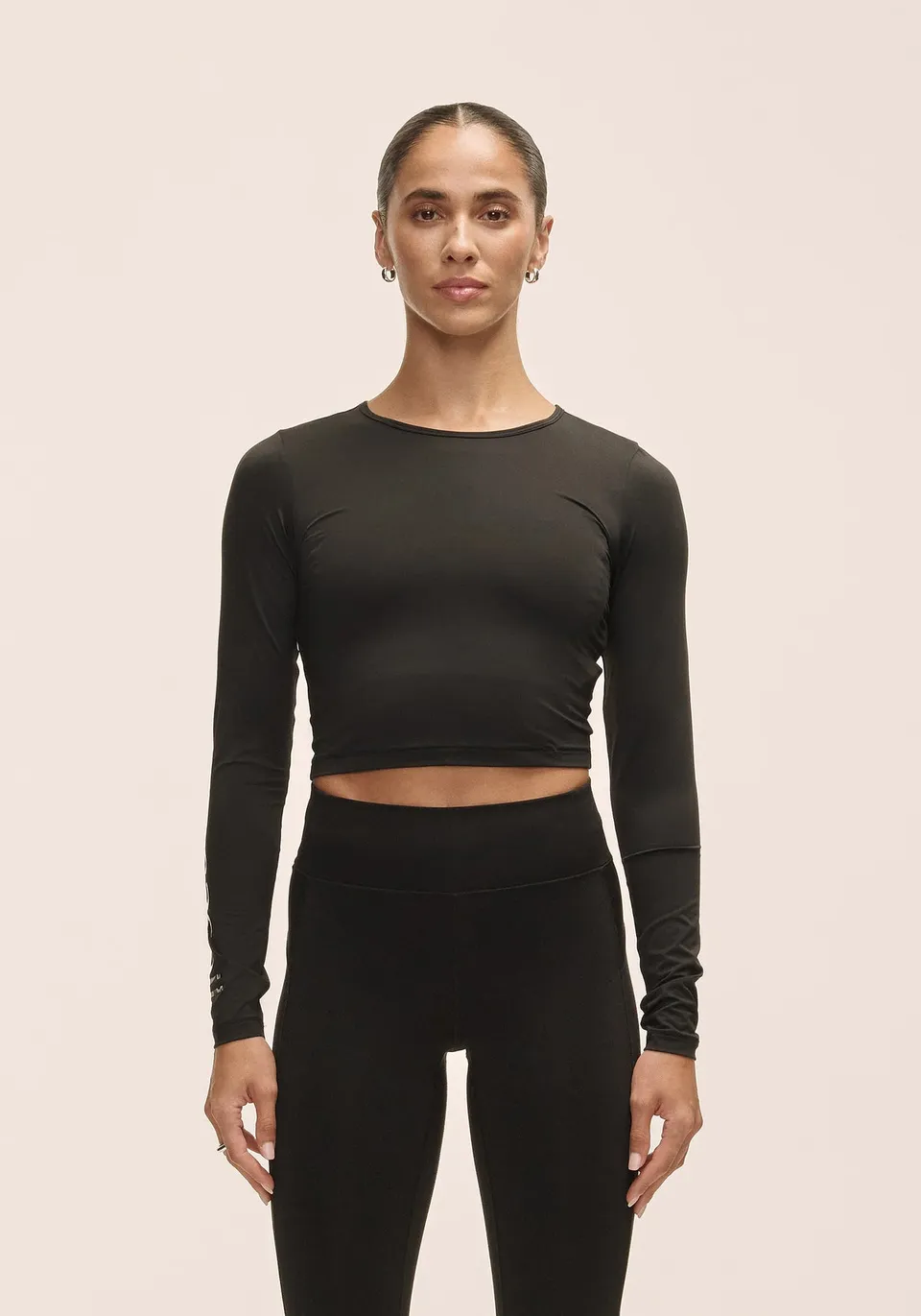 Casall Graphic Crop Long Sleeve maglia nera traspirante
