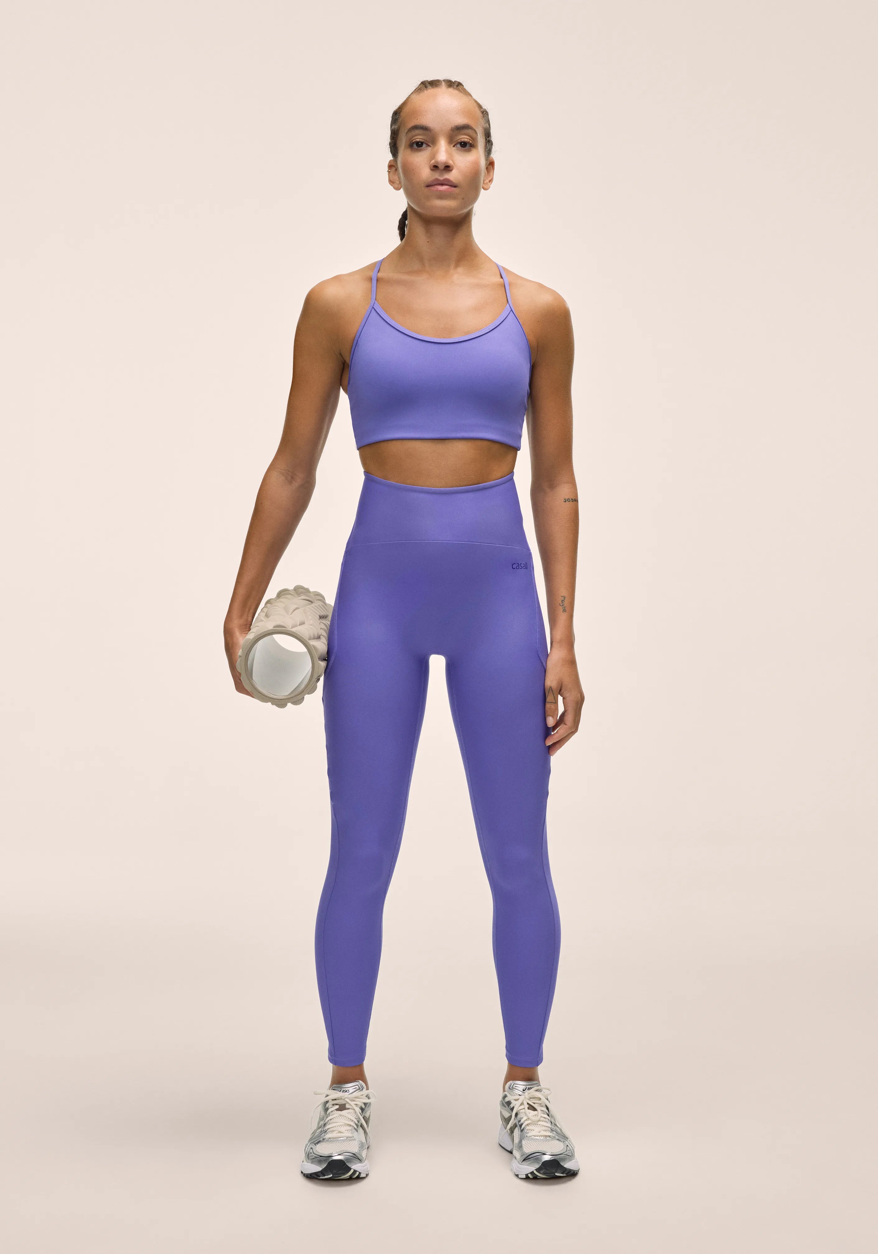 Casall Sleek Strappy reggiseno sportivo viola supporto medio