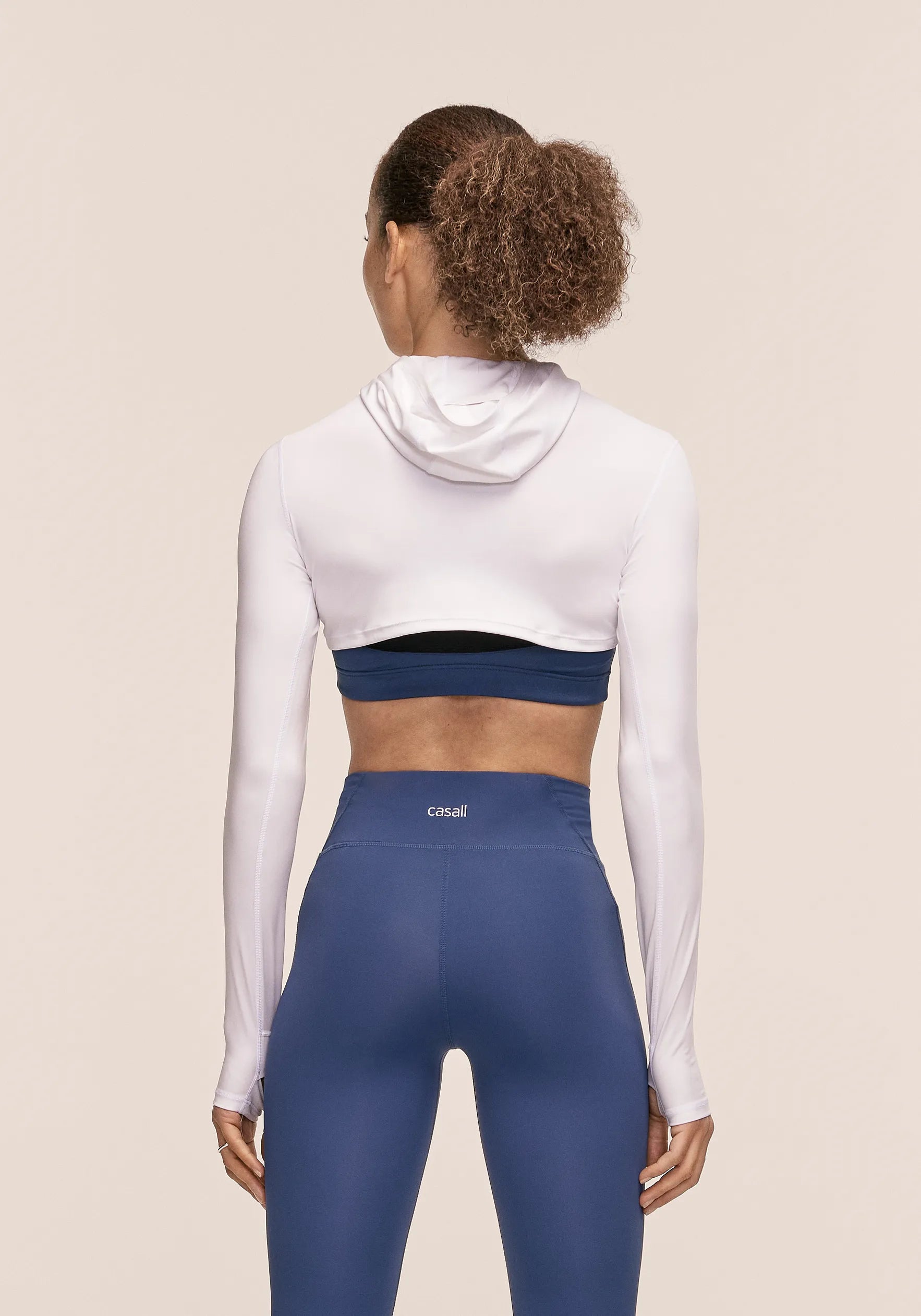 Casall Neat Cropped Pony Tail felpa training bianca cappuccio