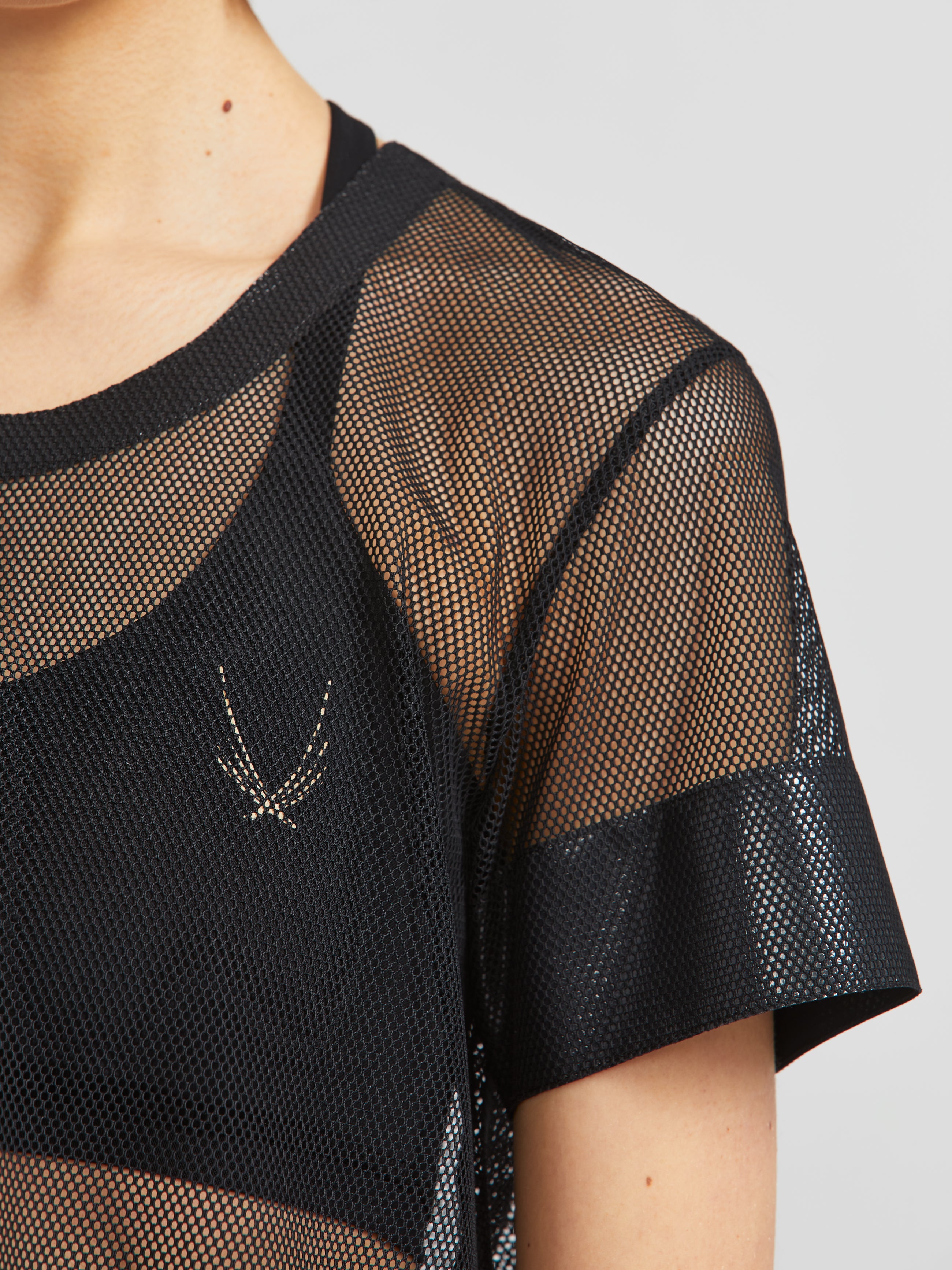 Lucas Hugh Mesh Crop T-Shirt maglietta nera traspirante