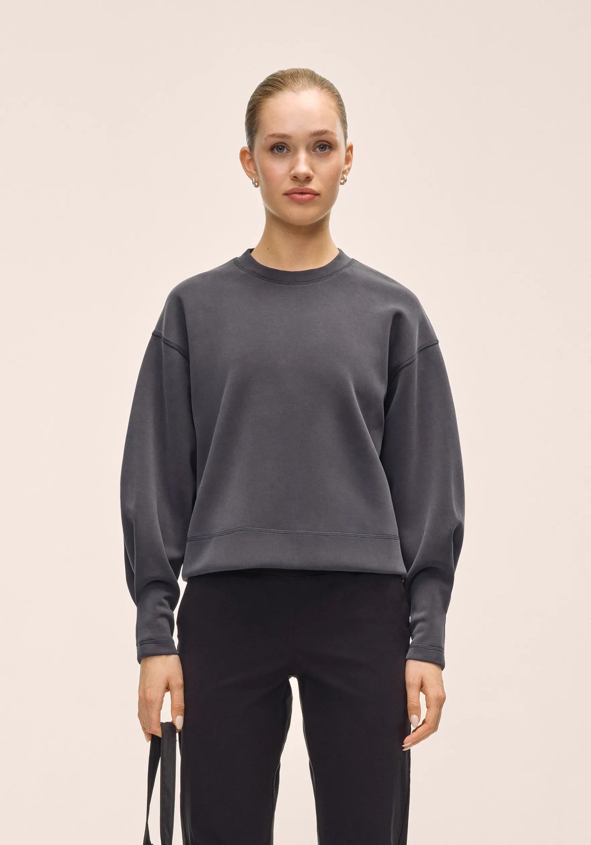 Casall Peachy Crew Neck felpa nera girocollo morbido