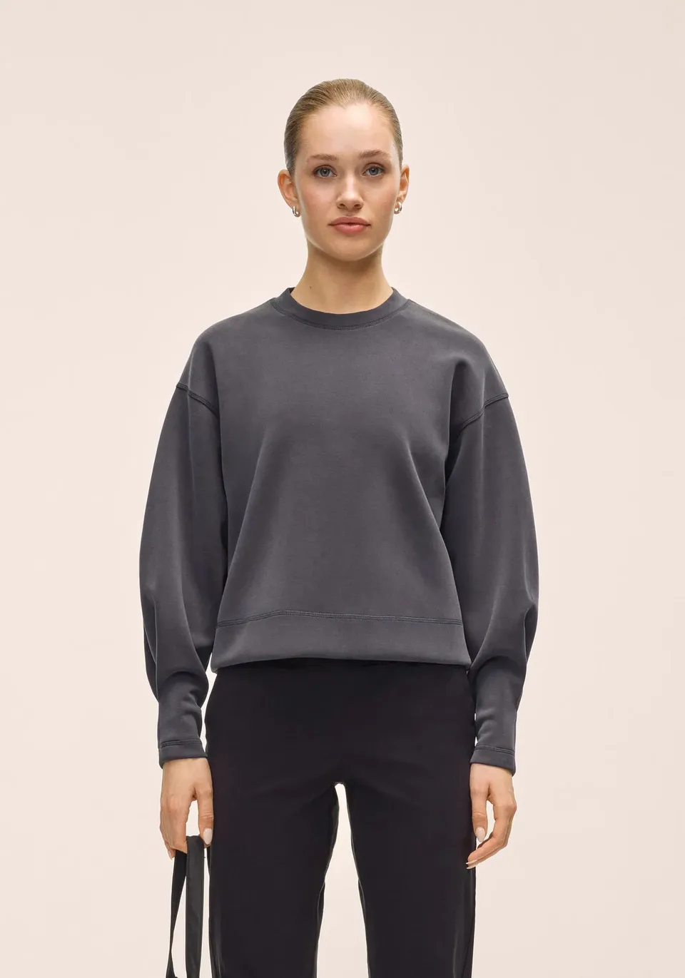 Casall Peachy Crew Neck felpa nera girocollo morbido