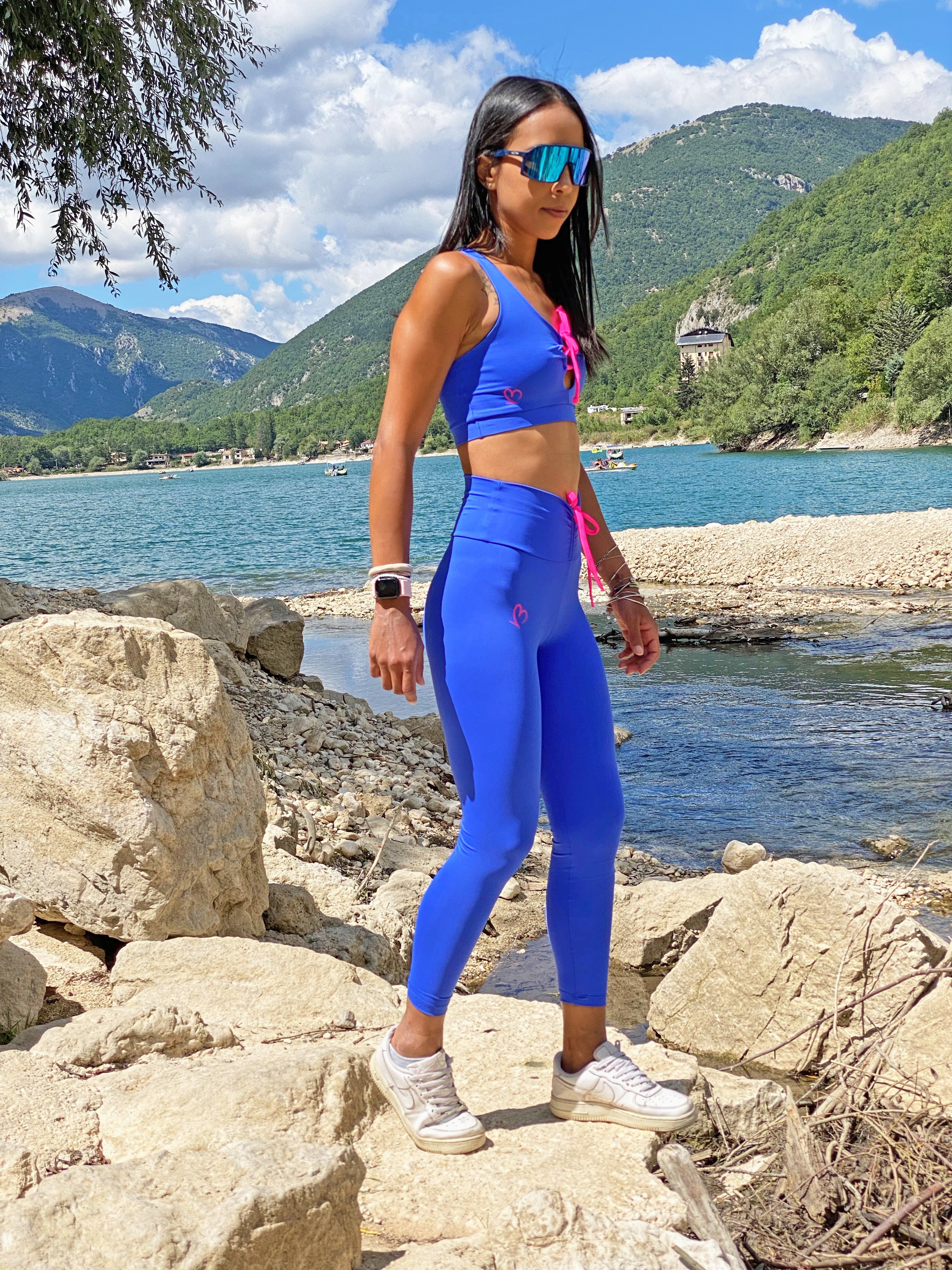 VB Blu Fucsia top sportivo con coppe