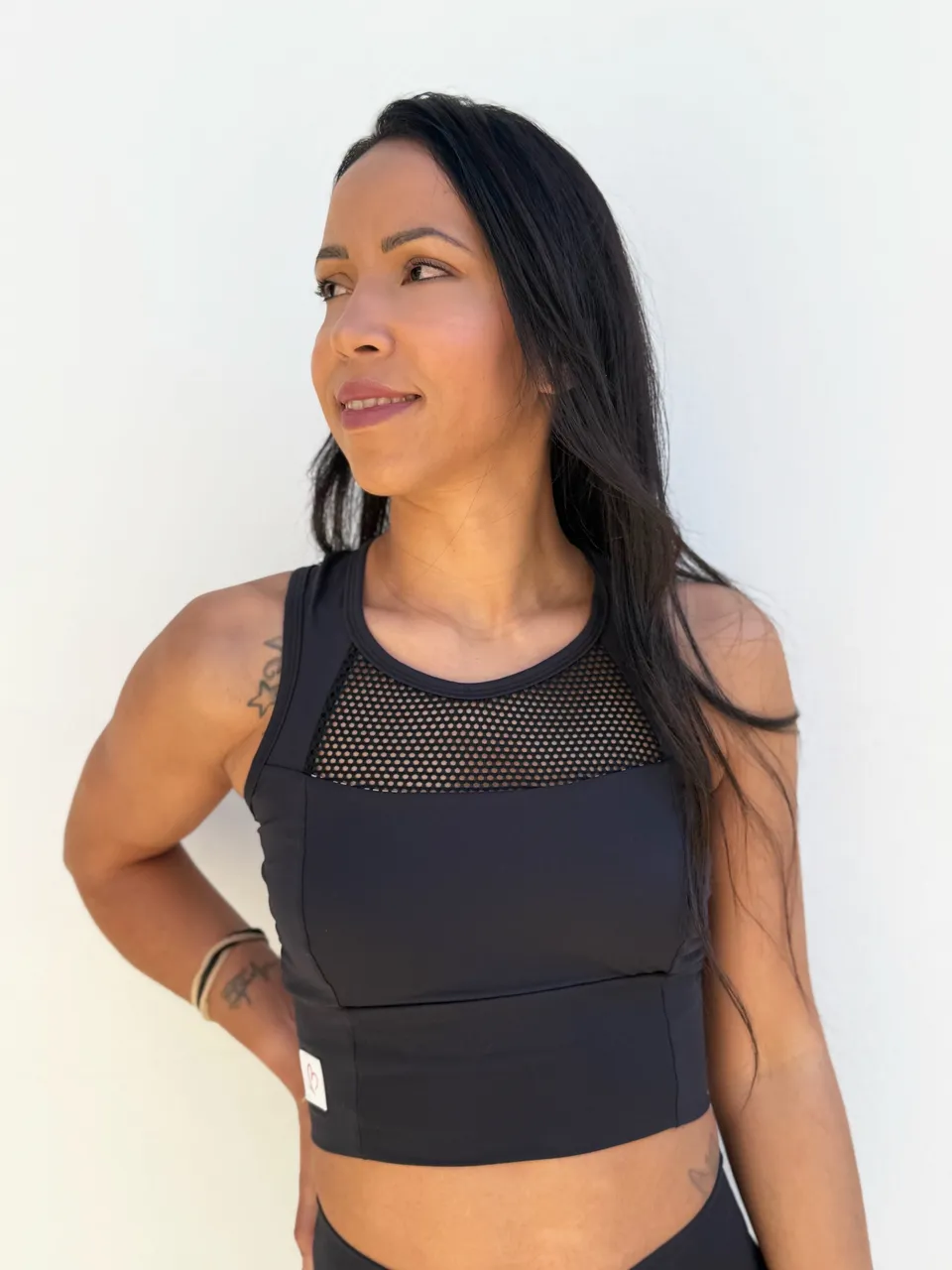 VB Aura top sportivo crop con rete
