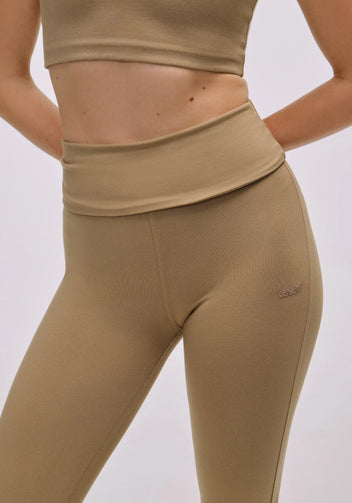 Casall Sublime Folded Flare pantaloni kaki vita ripiegata